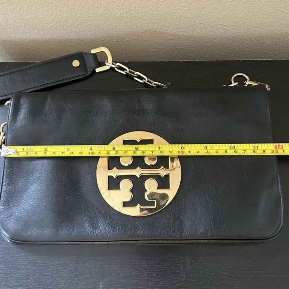 💯Authentic Tory Burch Reva Gold Logo Black Leather Clutch/Shoulder Bag - Picture 2 of 5